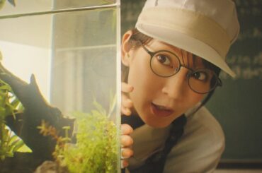 吉岡里帆、水槽の向こうに輝く未来が見えた!?「DIC岡里帆」CM＋インタビュー＋メイキング