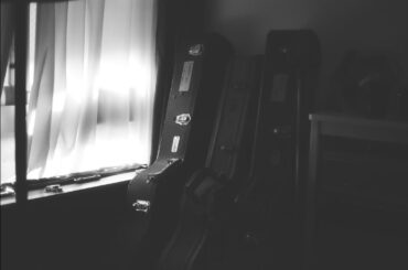 「寝れない夜はアコギと歌とデカフェ☕」