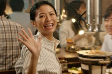 榮倉奈々、焼き肉屋で元気いっぱいにカルビ注文！　みずほ銀行新CM「その⼈はみずほの⼈相談ひろがる篇」