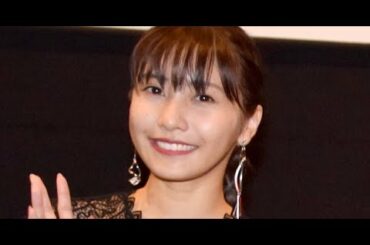 B1- 佐野ひなこ、美ボディ強調の上半身トレーニング へそ出しに「まじで最強」「クビレすごい」