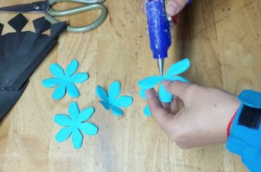 Phương pháp dùng súng bắn keo để làm đồ trang trí tường