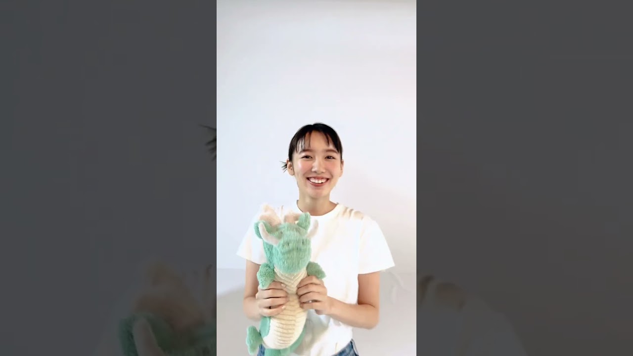 飯豊まりえから、2024年のご挨拶動画をお届け!#Shorts #飯豊まりえ 飯豊まりえから、2024年のご挨拶動画をお届け!#Shorts #飯豊まりえ