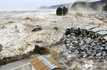 2 minutes ago! Apocalypse in Australia! Areas of Queensland under water! 800 mm of water everywhere!