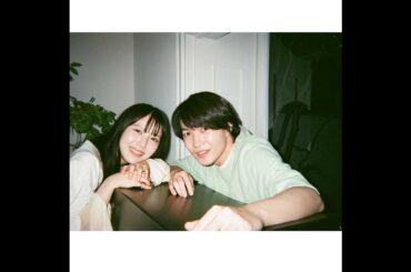 新着- 浜辺美波&神木隆之介、寄り添い方がリアルカップルのよう！洋服で並ぶ姿が新鮮な2ショットにほっこり