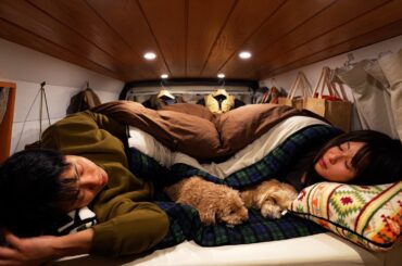 森に囲まれた秘境の誰もいない駐車場で車中泊。