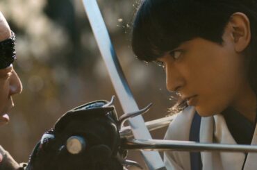 吉沢亮、“服部半蔵”バイきんぐ小峠と対決　迫力の殺陣シーン　マイナビバイト新CM「バイト探しサムライ 服部半蔵」編