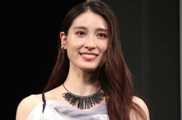 土屋太鳳は『マッチング』の役作りで難しい“目”を意識したという。 Snow Man佐久間大介は「邪悪な目はこのままでいきます」と笑顔で語った。