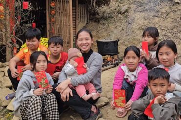 17 Year Old Single Mother - Happy Tet with Poor Children & Wrapped Forest Leaf Cakes
