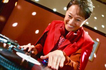 中居正広、上戸彩の前でDJ初挑戦！華麗なスクラッチを披露／ソフトバンクCM＋メイキング＋インタビュー