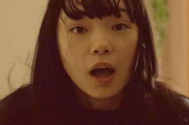 古川琴音、幼少期回想シーンは恐怖のどん底へ！本編冒頭4分公開／映画『みなに幸あれ』本編冒頭映像