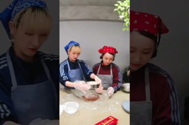 2/14に覚悟を決める君たちへ！#サバシスター もチョコ作りに挑戦する #サバレンタイン 第一弾🍫　「出来てるの？それは」クッキー編🍪