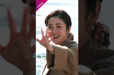 上戸彩、太陽の光を浴びた姿が美しい　海をバックにフォトセッション：沈黙の艦隊