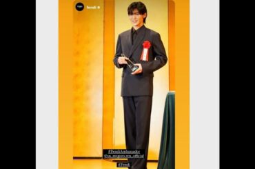 川口春奈＆Snow Man目黒蓮「FENDI」トータルルックで登場 全身ブラックでオーラ放つ