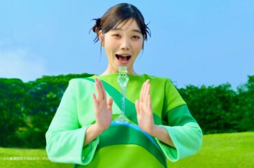 岡崎体育&セントチヒロ・チッチ、歌って踊ってボトルをたたんでつなぐ／「い･ろ･は･す」CM