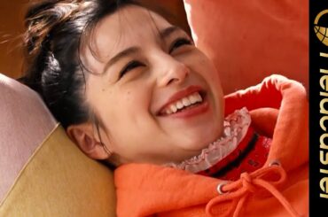 パーカー姿の中条あやみと、大胆ボブヘアを初披露したLiLiCoが登場するCMが公開