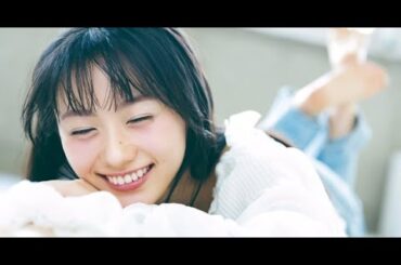 B1- 乃木坂46川崎桜、抜群の透明感で“桜スマイル” 『CanCam』で「トレンド顔」四変化