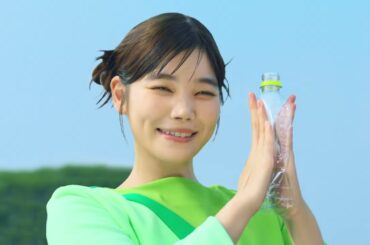 【い･ろ･は･す】 セントチヒロ・チッチ/岡崎体育 TVCM「未来の誰かにバトンをつなごう」 チッチ篇 15秒 I LOHAS TVCF
