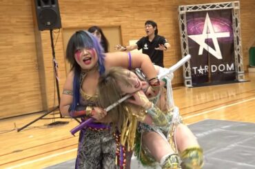 【スターダム】刀羅ナツコが鉄パイプ、渡辺桃がバットを持ち出し大荒れ！QQ vs 大江戸隊決戦の前哨戦！-12.23埼玉・蕨大会-【STARDOM】