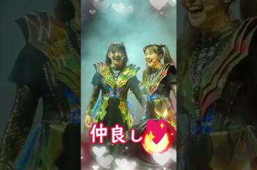 【BABYMETAL】MOAMETALとMOMOMETALが仲良しすぎる💖【MOAMETAL and MOMOMETAL are too close 💖】　#shorts #reaction