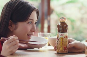 エバラ食品 新商品「黄金の味 濃厚焙煎ごま」と「焼肉ザクだれ 塩だれガーリック」新CMに濱田 岳さん、桜田ひよりさんが初出演！