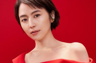 長澤まさみ、真紅の肩出しドレスで美しさ際立つ／SHISEIDO「アルティミューン」CM＋インタビュー