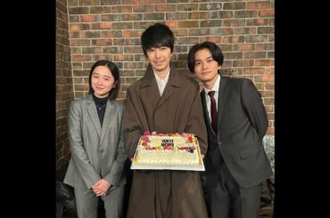 新着- 北村匠海&堀田真由が長谷川博己の誕生日をお祝い！「アンチヒーロー」既に息ピッタリな3人