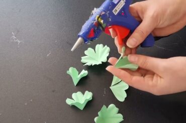 nghệ thuật dùng keo nến để gấp hoa