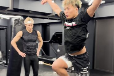 太田忍にでたらめなキックボクシング教えてみた