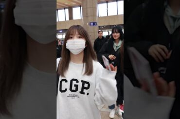 NiziU MIIHI、カメラを見ながら挨拶し続ける妖精 #shorts