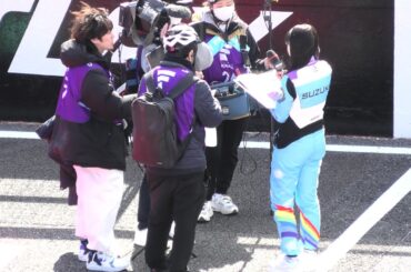 【 日向坂46  富田鈴花さん レポート中  / 北風吹き荒れるコース上 】SUPERFORMULA　開幕戦　鈴鹿サーキット　2024.03.10