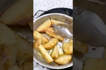 雪山でワイルドにフライドポテトを作る！Make wild fries in the snowy mountains! #shorts #easelartstudio #asmr