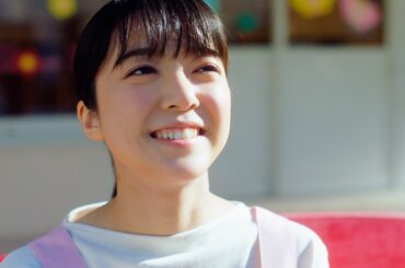 上白石萌音、保育園の先生に！　おゆうぎ会でハンドベルに挑戦　不二家「ミルキー」新CM