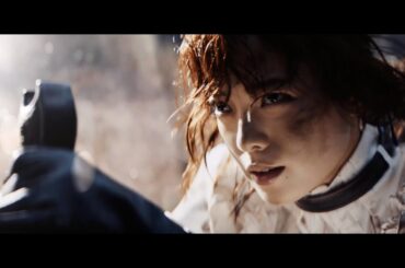 平手友梨奈、激しいアクションに初挑戦！？“イケボすぎる”と話題のナレーションも　HYBE IM新作RPG『星になれヴェーダの騎士たち』TVCM