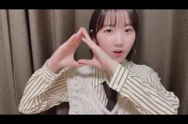 2024年04月08日23時11分甲斐 心愛（STU48）新宿歌舞伎町でシュークリームが奪われることを警戒するココア