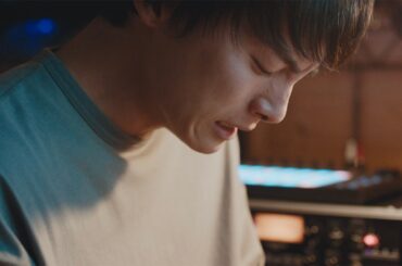 JO1川⻄拓実、涙を流す姿　桜田ひよりとW主演　映画「バジーノイズ」新映像　Trailer [AZUR edition]