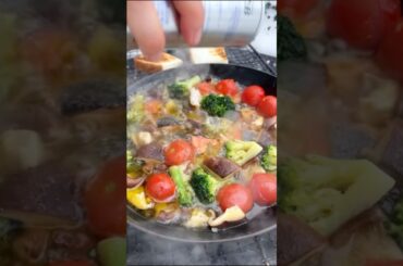 雪山で作る絶品「アヒージョ」Delicious “Ajillo” made in the snowy mountains #outdoor #cookinginnature #asmr #shorts