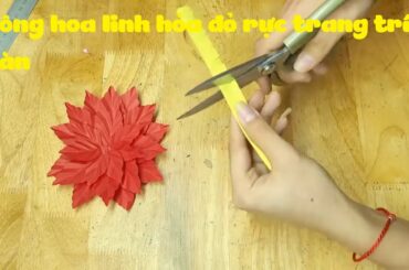 Bông hoa linh hỏa đỏ rực trang trí để bàn