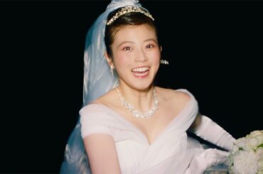 今田美桜、胸元大胆なウエディングドレス姿で「愛」叫びながら走る！　SCSK新CM「ウェディングドレス篇」