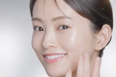 山本彩、“すっぴん姿”披露　透明感とつや際立つ！　ドクターシーラボ「VC100エッセンスローションEX」新CM