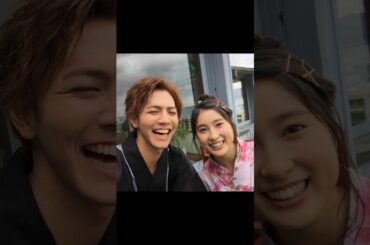 片寄涼太・土屋太鳳さんご夫妻の笑顔