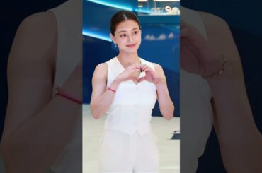 TWICE ジヒョ、数多くのファンの視線を釘付けにした妖精 #shorts