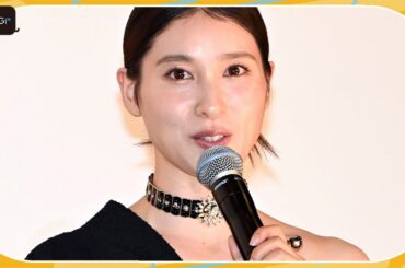 土屋太鳳、大胆肩見せ　メリハリシルエットで美スタイル際立つ装い　映画「帰ってきたあぶない刑事」完成披露舞台あいさつ