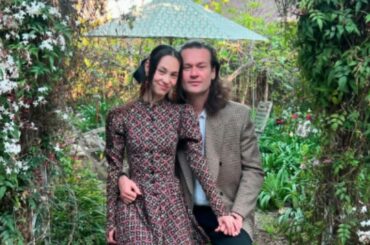 「水原希子とジョン・カービーの愛らしい庭の写真」