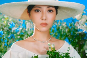 浜辺美波がときめく、輝きに満ちた“ハリー・ウィンストン ガーデン”｜25ans