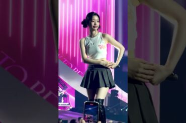 TWICE 5TH WORLD TOUR ‘READY TO BE’ ONCE MORE IN LAS VEGAS - LOOK AT ME [FANCAM]