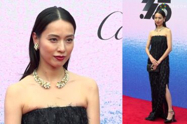 戸田恵梨香、デコルテ全開のドレス姿で美脚チラ見せ　家族との絆を明かす「愛おしい存在」　「カルティエと日本　半世紀の歩み『結 MUSUBI』展」