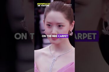 Posing for Too Long on the Red Carpet, Yoona was seen being scolded by staff at the Cannes Festival