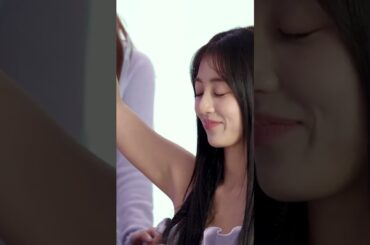 TWICE、ジョンヨンがチェヨンにしたかわいい悪戯。 #idareyou #voguejapan