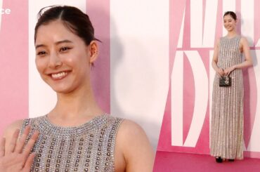 新木優子、美しさ放つエレガントなヌーディードレス　優子スマイルも！