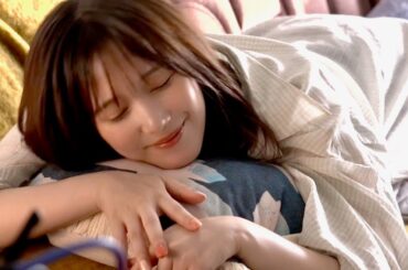 本田翼、休日のソファでついやってしまうポーズも／セルフジェルネイル「ohora」CMメイキング＋インタビュー